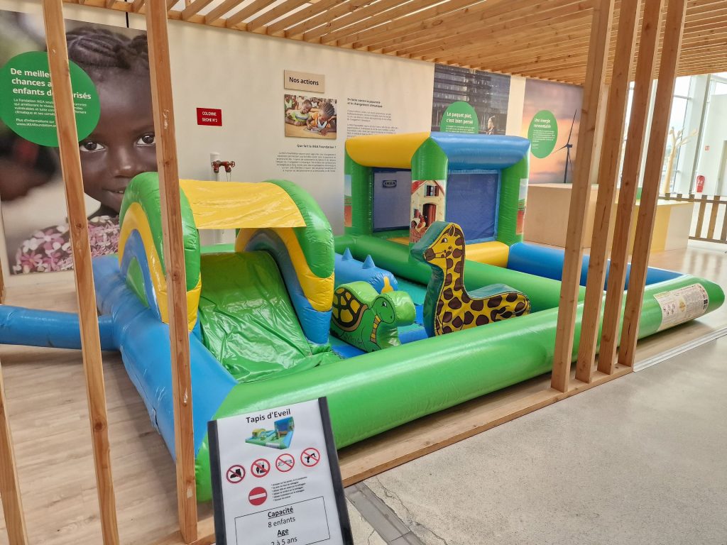 chateau gonflable tapis eveil bebe