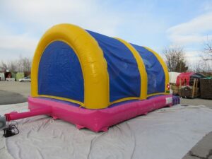 obstacle chenille gonflable securisee